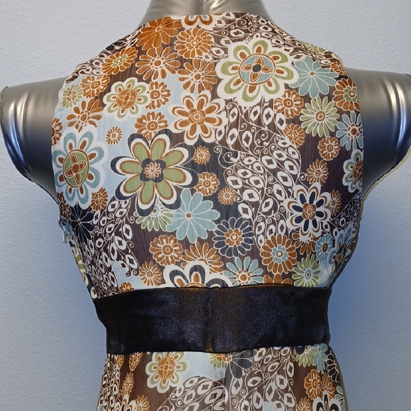 🎃 STUDIO Y Floral V-Neck Sleeveless Top - Picture 8 of 11
